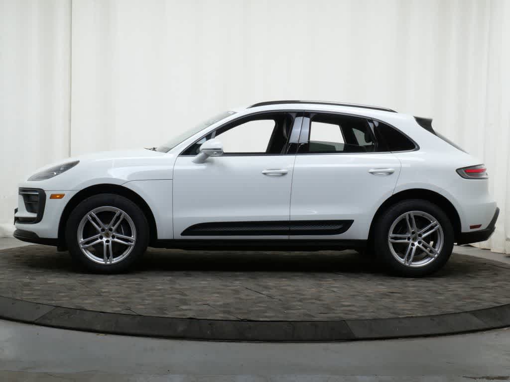 Thumbnail: 2025 Porsche Macan - 2