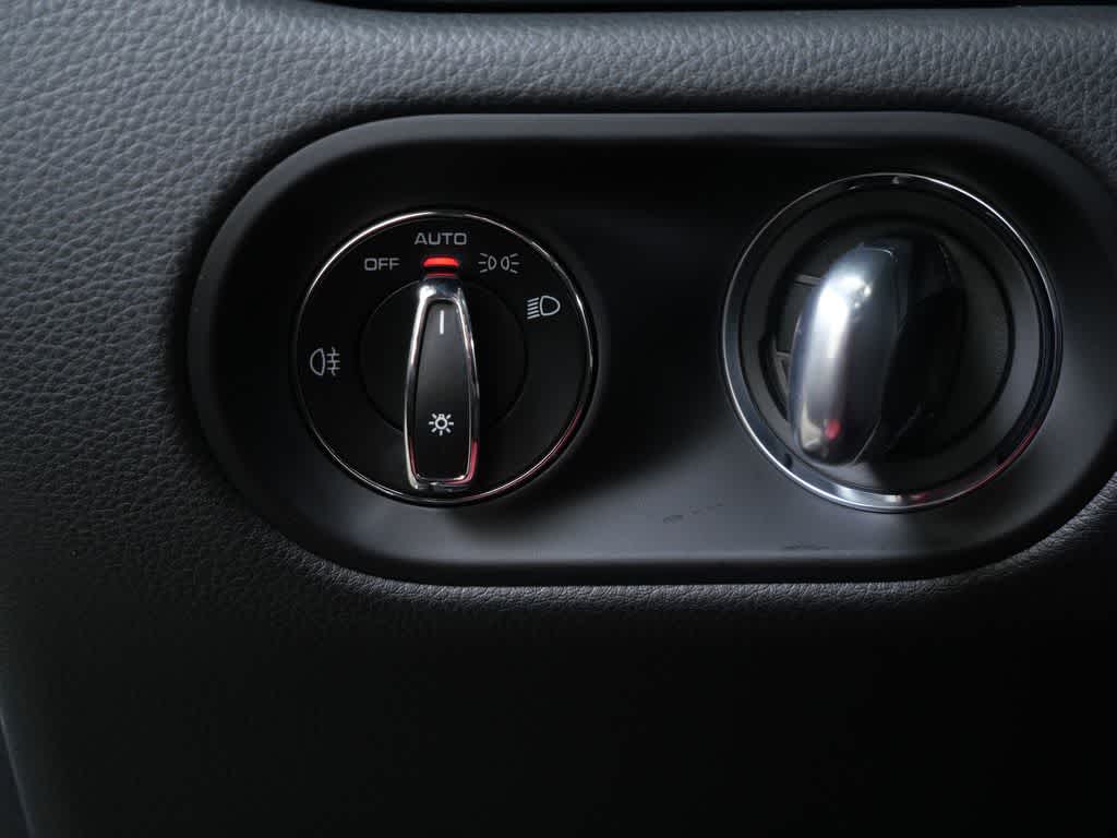 Thumbnail: 2026 Porsche Macan - 18