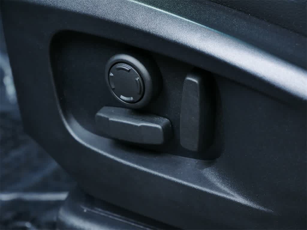 Thumbnail: 2023 Land Rover Defender - 12