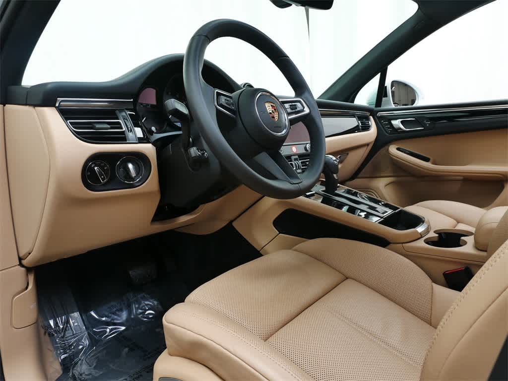 Thumbnail: 2025 Porsche Macan - 4