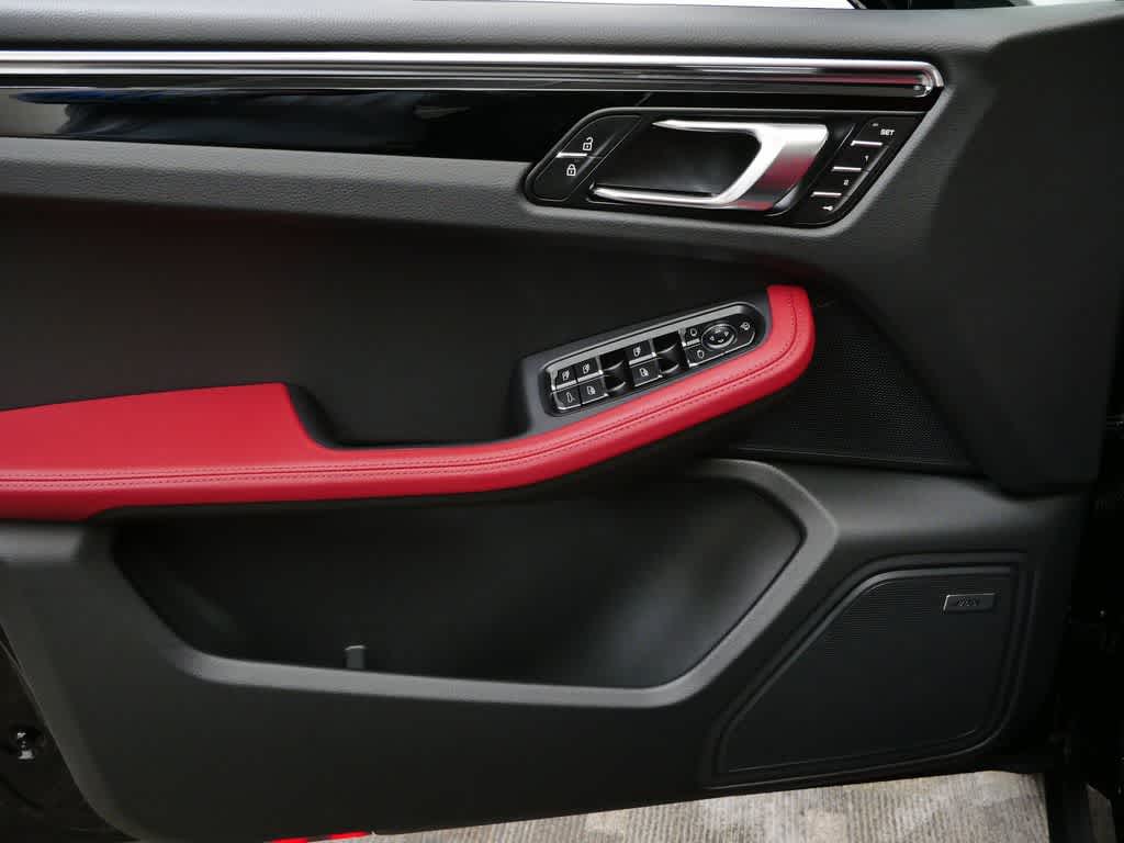 Thumbnail: 2026 Porsche Macan - 11