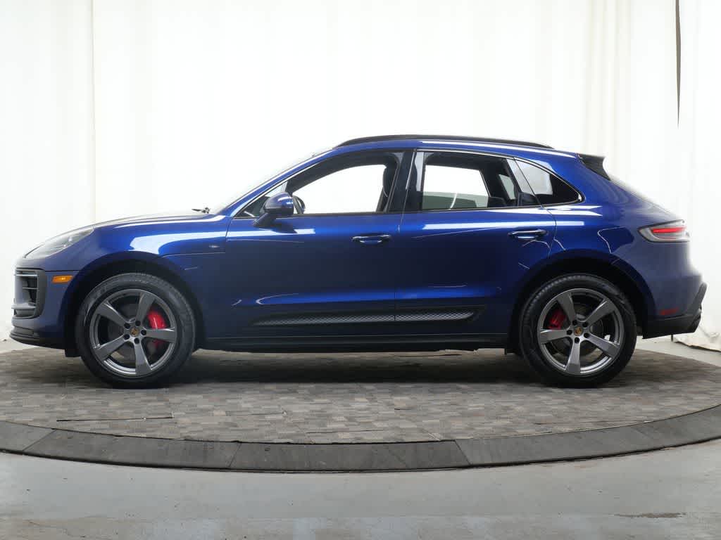 Thumbnail: 2023 Porsche Macan - 2