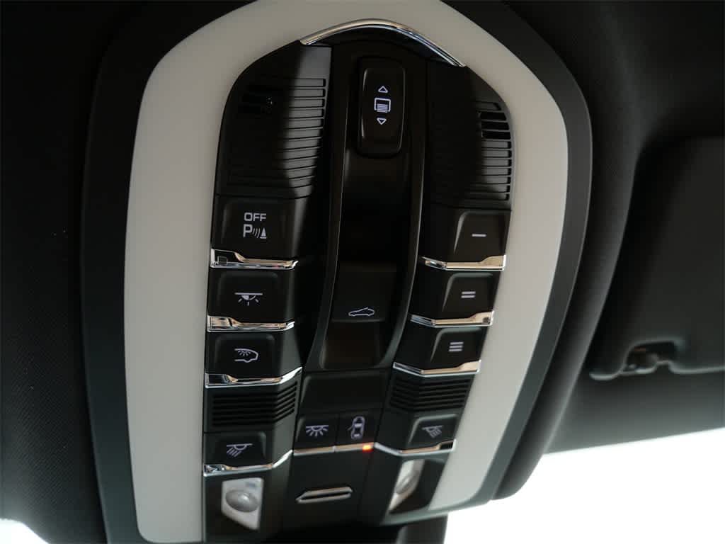 Thumbnail: 2026 Porsche Macan - 27