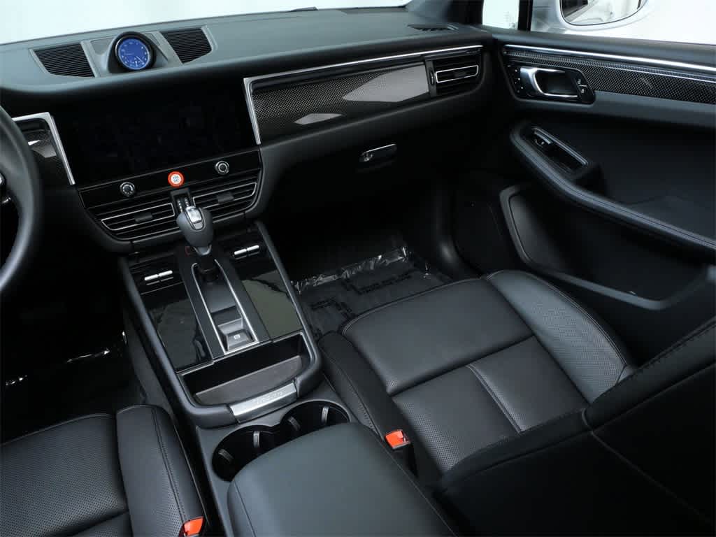 Thumbnail: 2025 Porsche Macan - 16