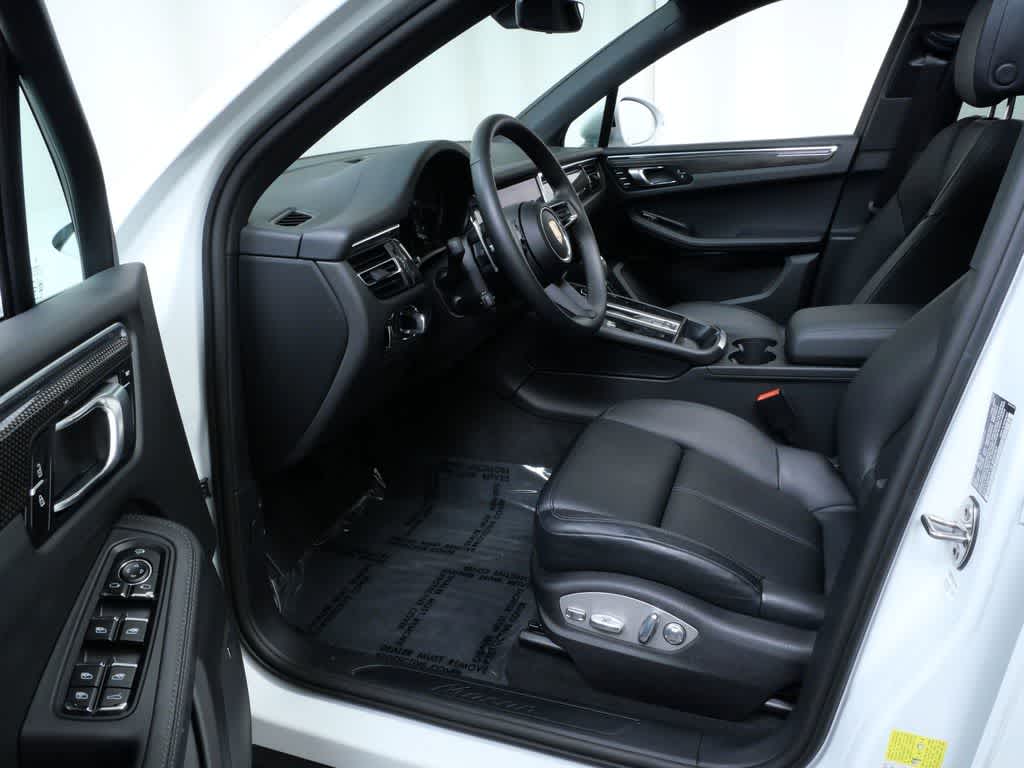 Thumbnail: 2025 Porsche Macan - 11