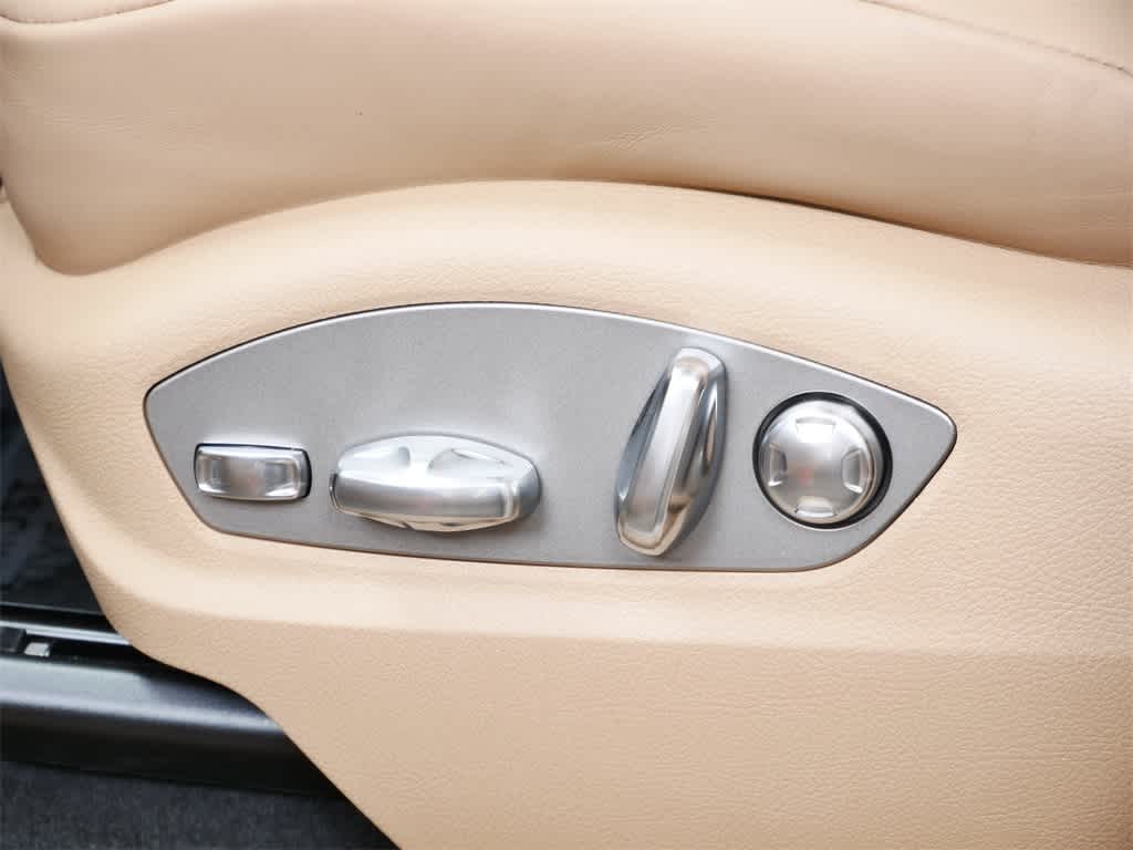 Thumbnail: 2026 Porsche Macan - 12