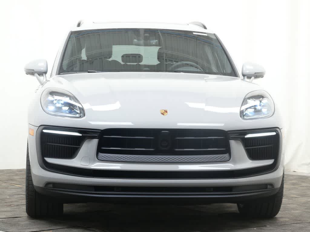 Thumbnail: 2026 Porsche Macan - 10