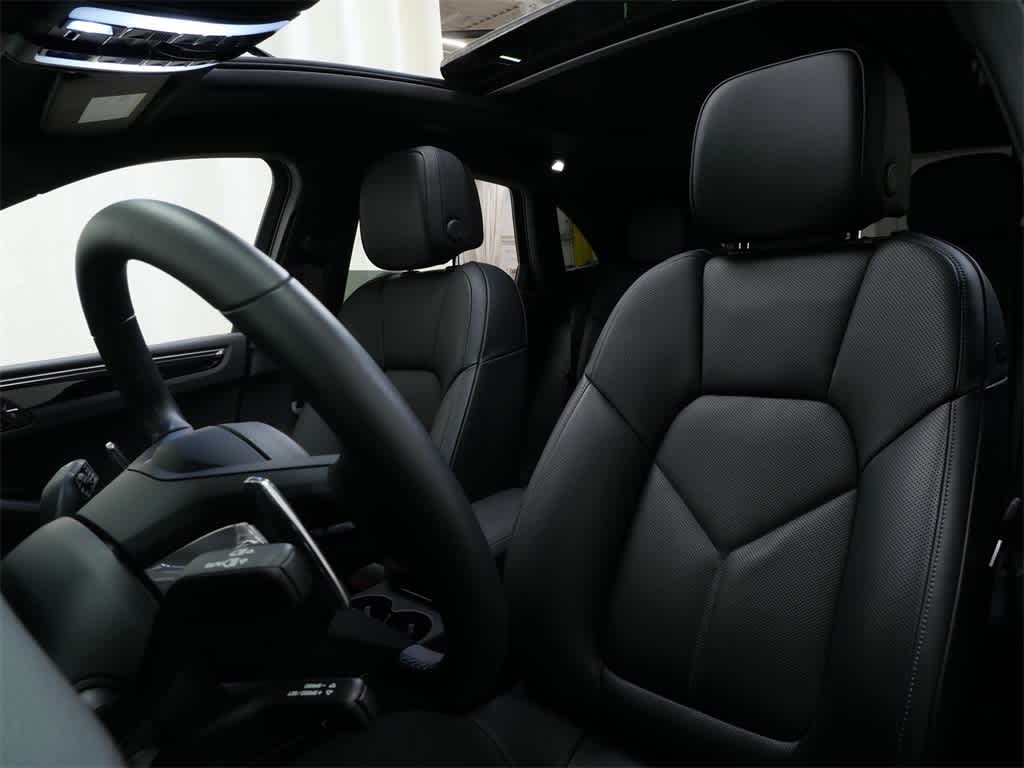 Thumbnail: 2025 Porsche Macan - 5