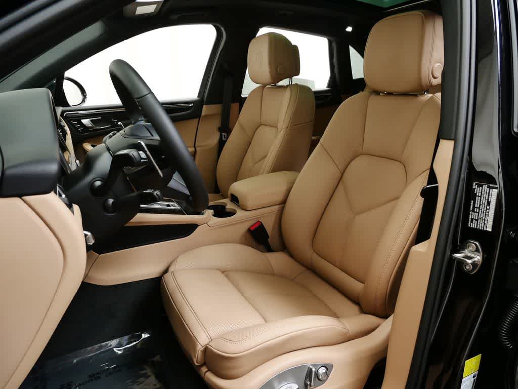 Thumbnail: 2026 Porsche Macan - 5