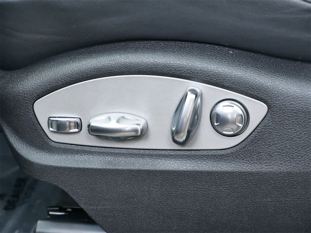 Thumbnail: 2025 Porsche Macan - 12