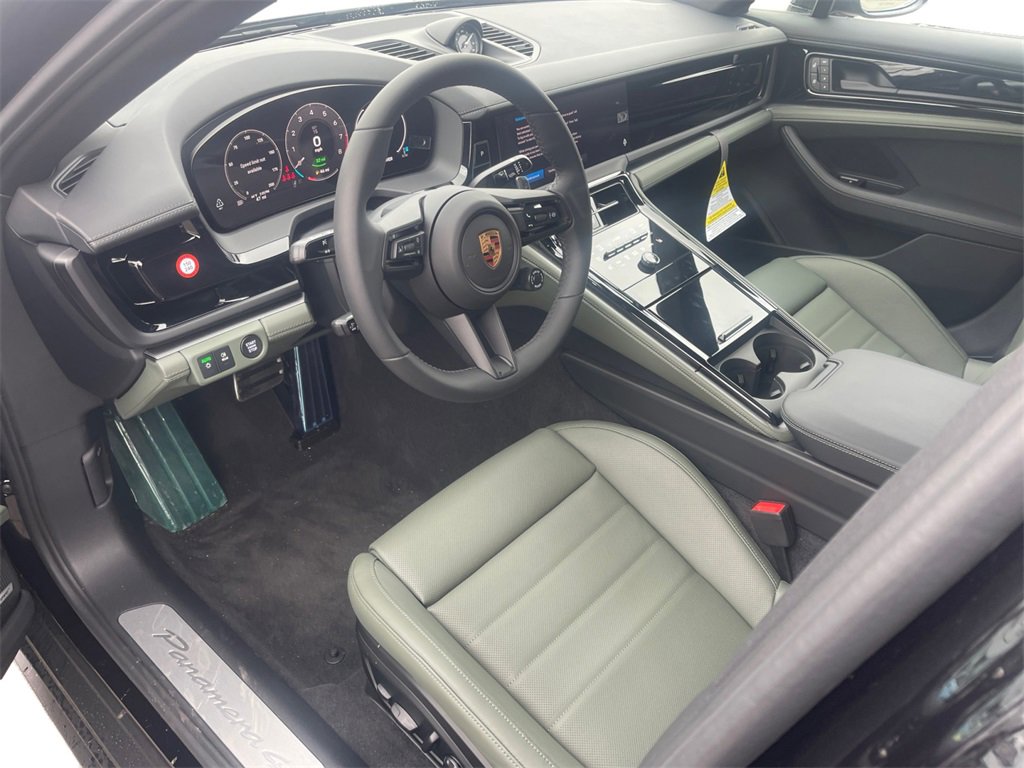 2025 Porsche Panamera 4 E-Hybrid photo 4