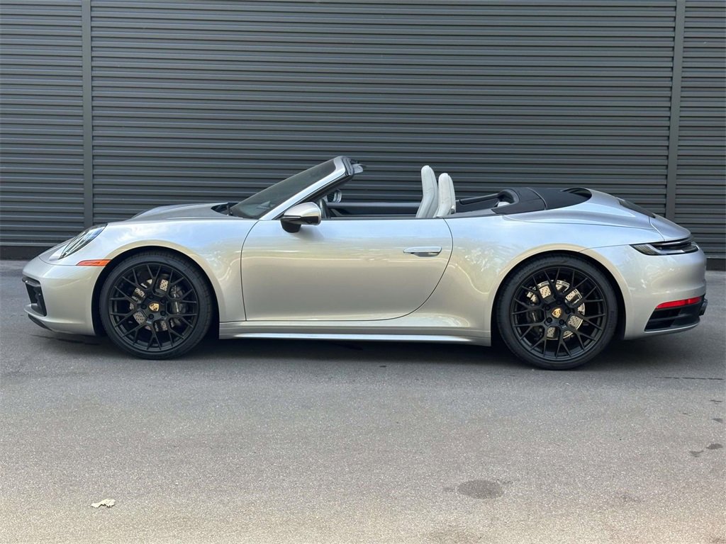 2024 Porsche 911 Cabriolet photo 2