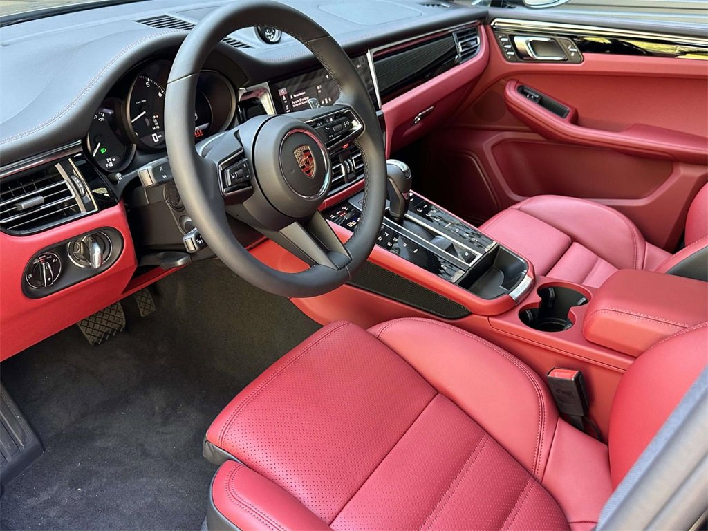 2026 Porsche Macan T photo 4