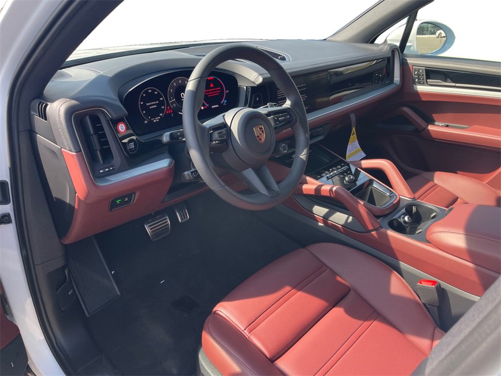 2025 Porsche Cayenne S photo 4