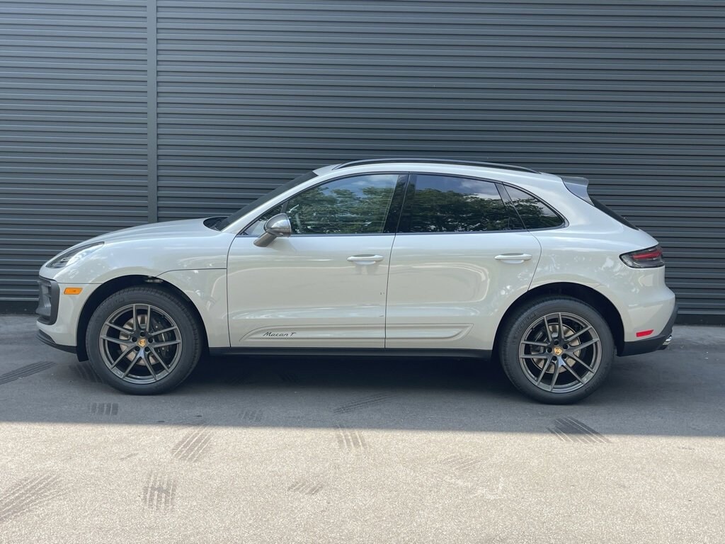 2025 Porsche Macan T photo 2