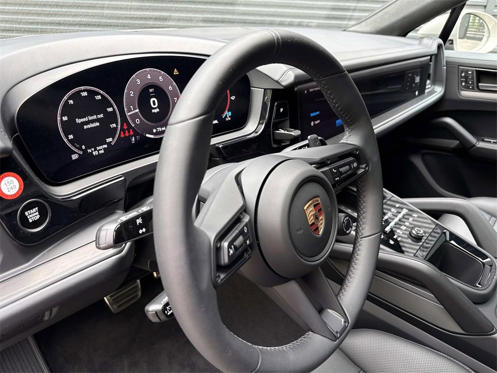 2025 Porsche Cayenne Coupe GTS photo 4