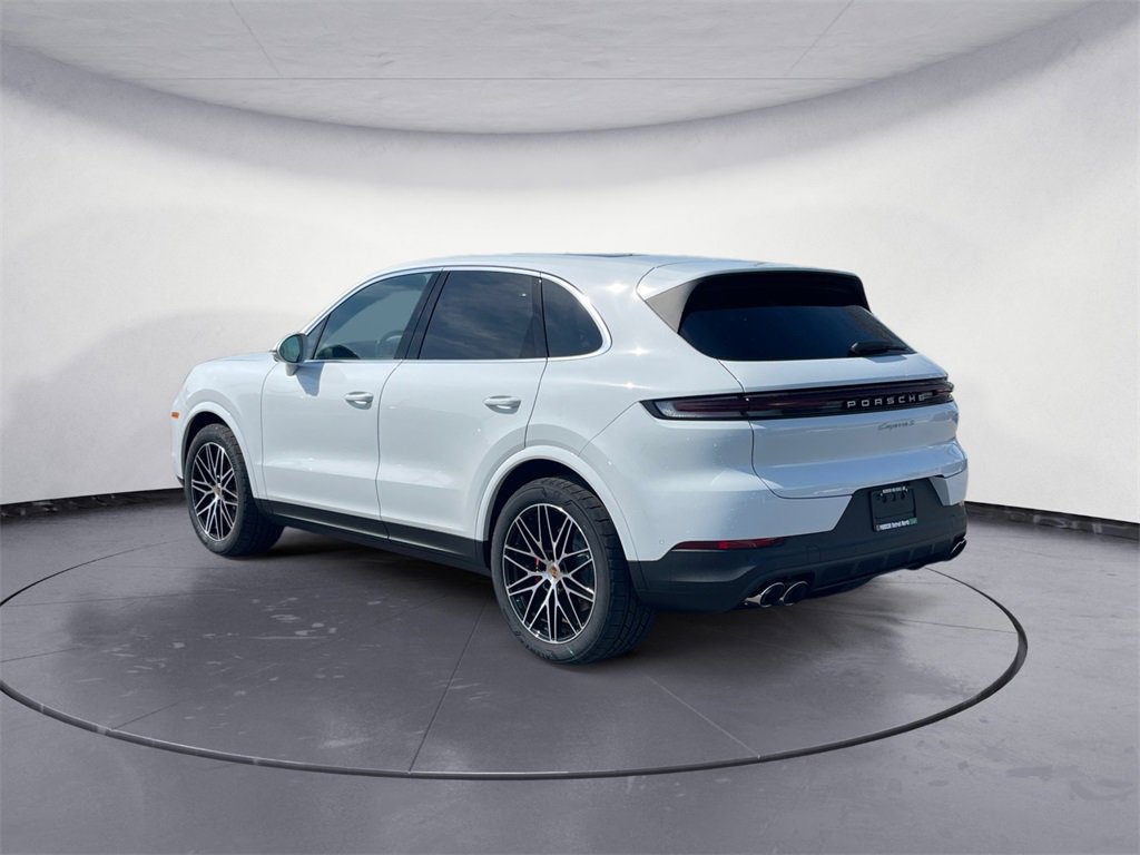 2025 Porsche Cayenne S photo 3