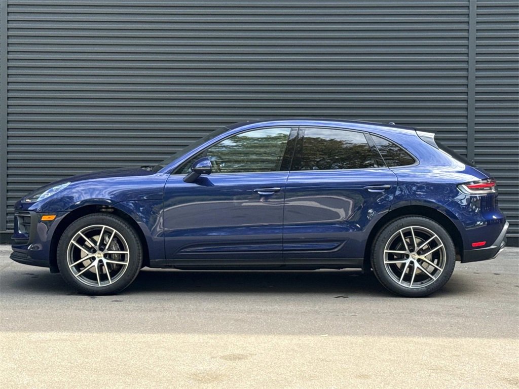 2023 Porsche Macan T photo 2