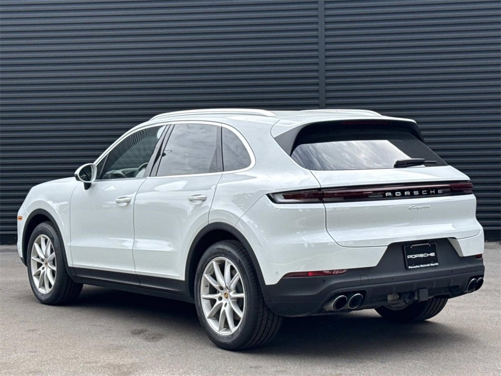 2025 Porsche Cayenne photo 2