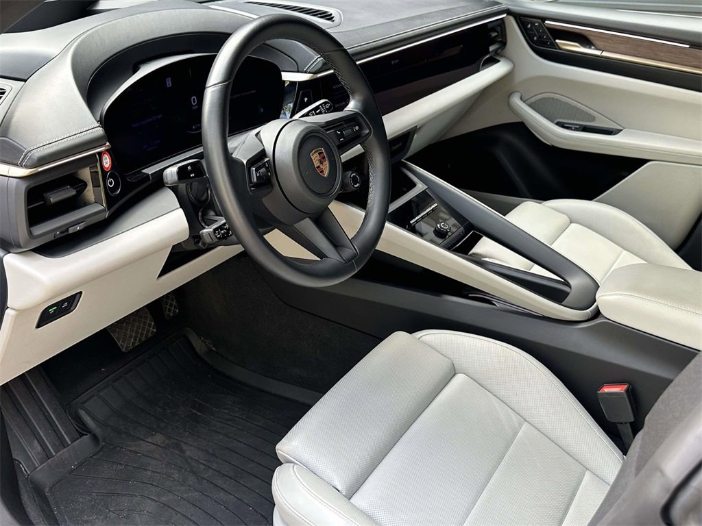 2024 Porsche Macan Electric 4 photo 4