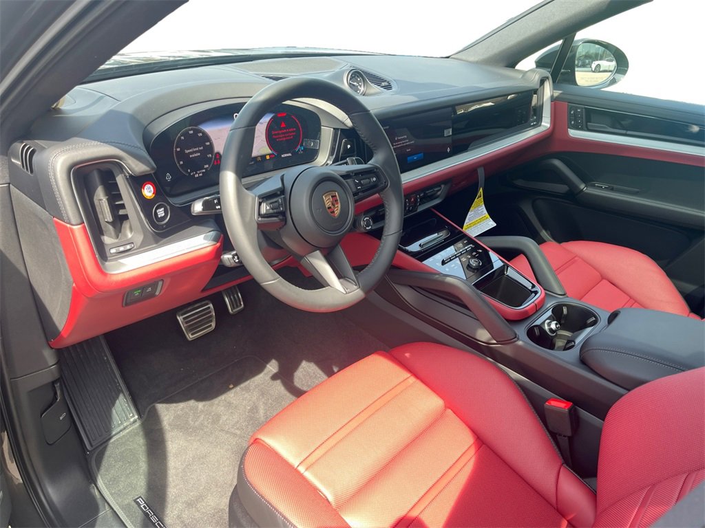 2025 Porsche Cayenne Coupe S photo 4