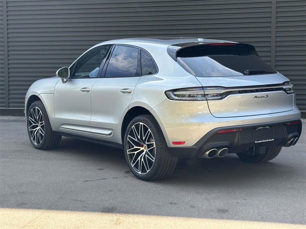 2025 Porsche Macan S photo 3