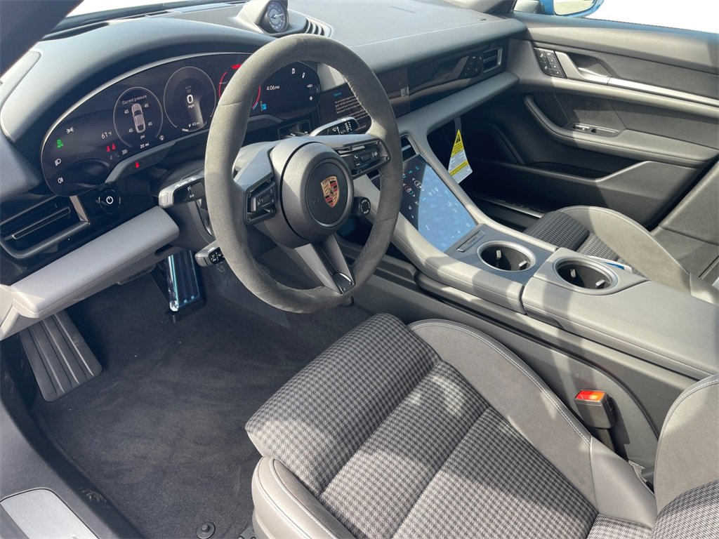 2025 Porsche Taycan 4 photo 4