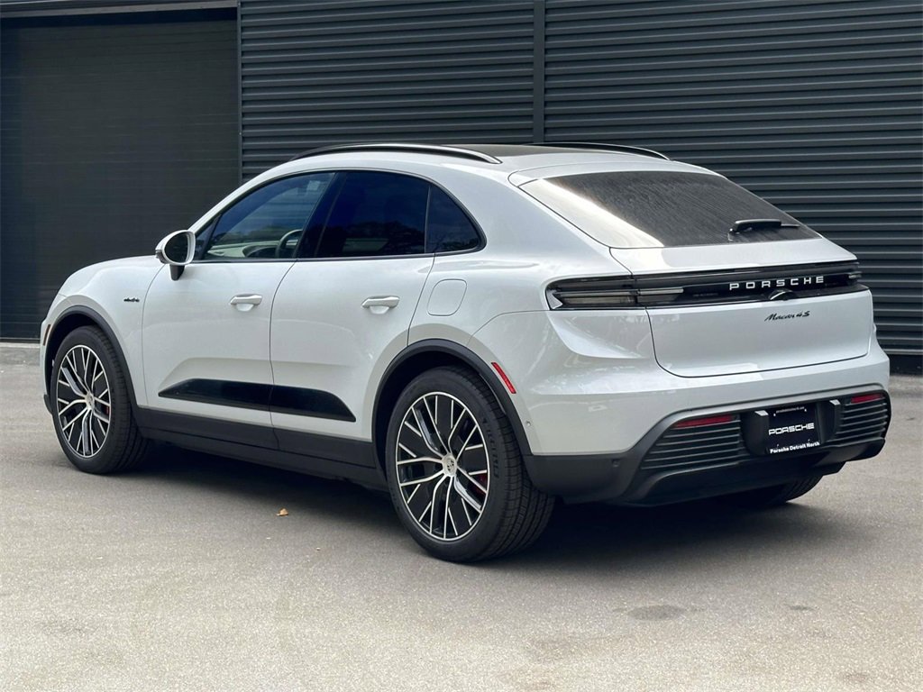 2025 Porsche Macan Electric photo 3