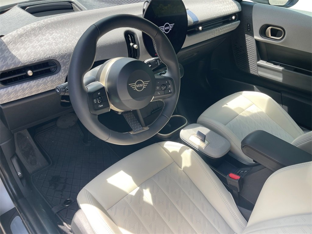 2025 Mini Cooper 2 Door Hardtop Signature photo 4