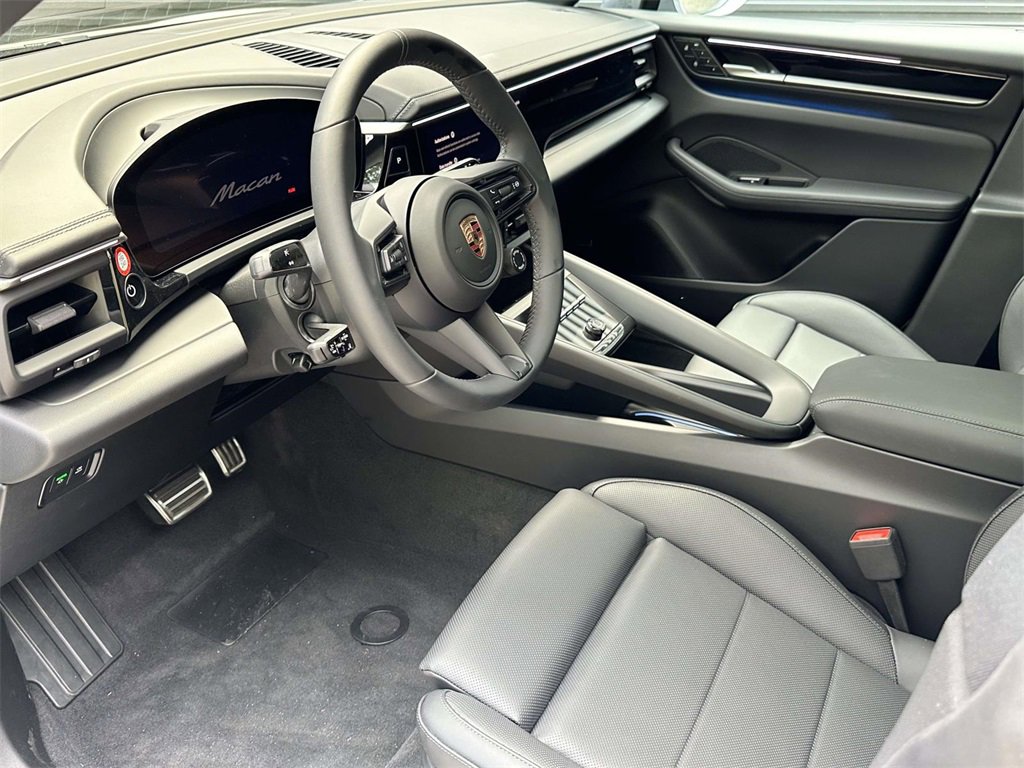 2025 Porsche Macan Electric photo 4