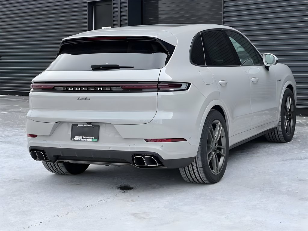 2025 Porsche Cayenne Turbo E-Hybrid photo 4