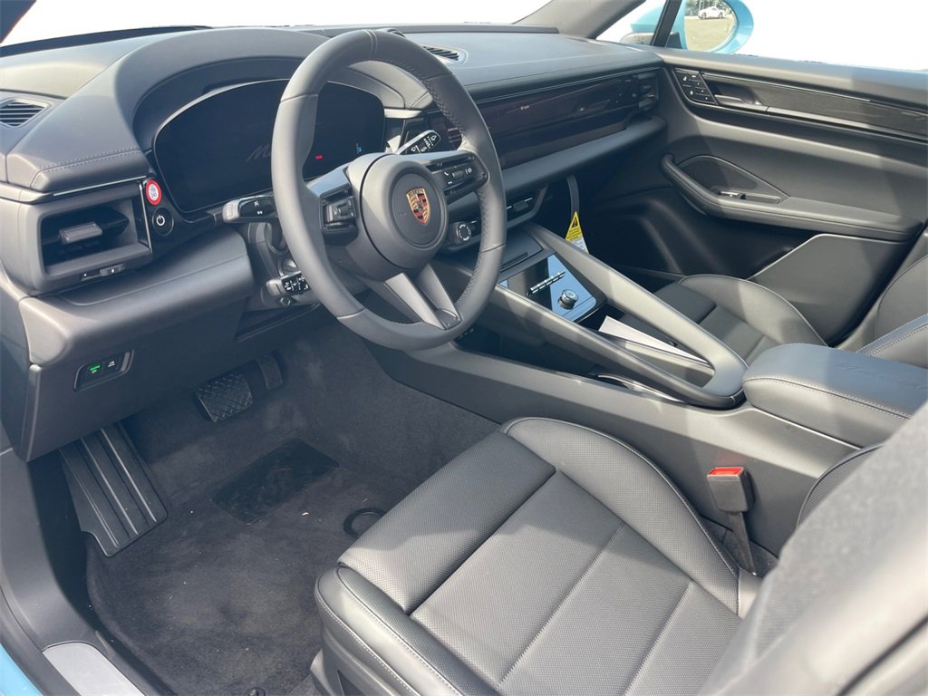 2025 Porsche Macan Electric 4 photo 4