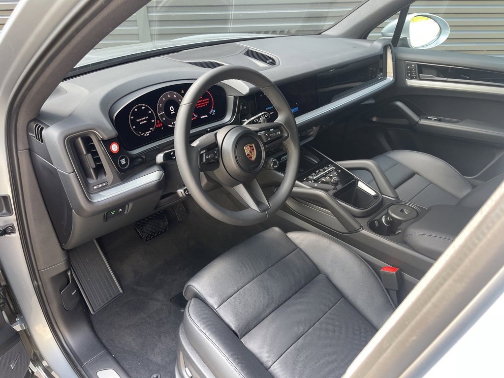 2025 Porsche Cayenne photo 4