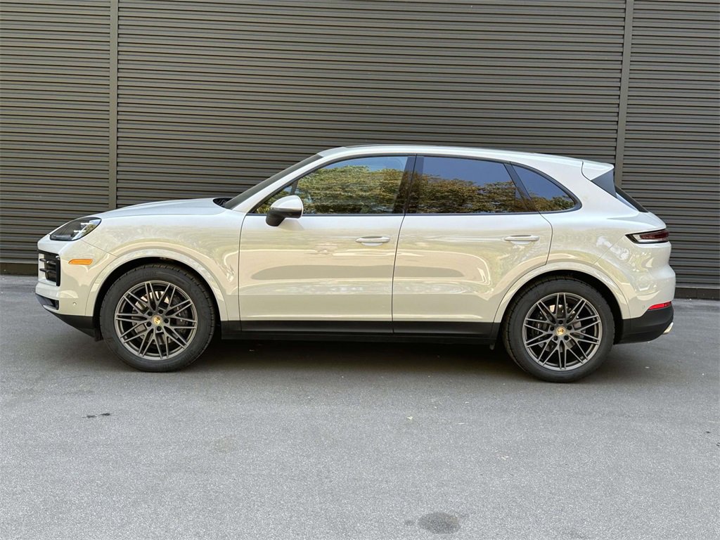 2025 Porsche Cayenne Base photo 2