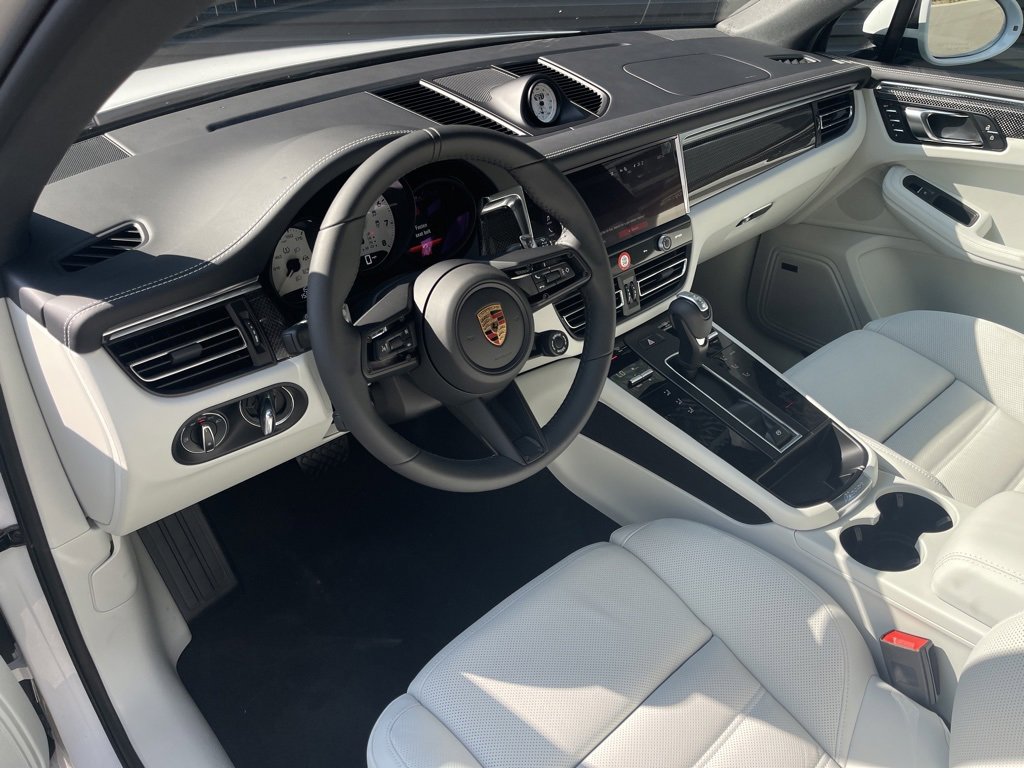 2025 Porsche Macan GTS photo 4
