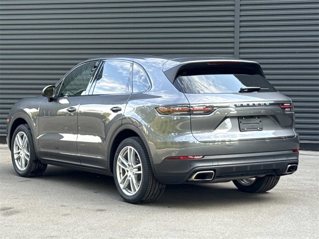 2022 Porsche Cayenne Base photo 3
