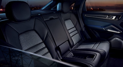 2022-Porsche-Cayenne-E-Hybrid-Turbo-S-SUV-seats