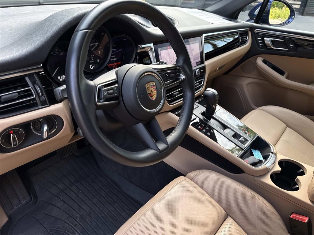 2023 Porsche Macan T photo 4