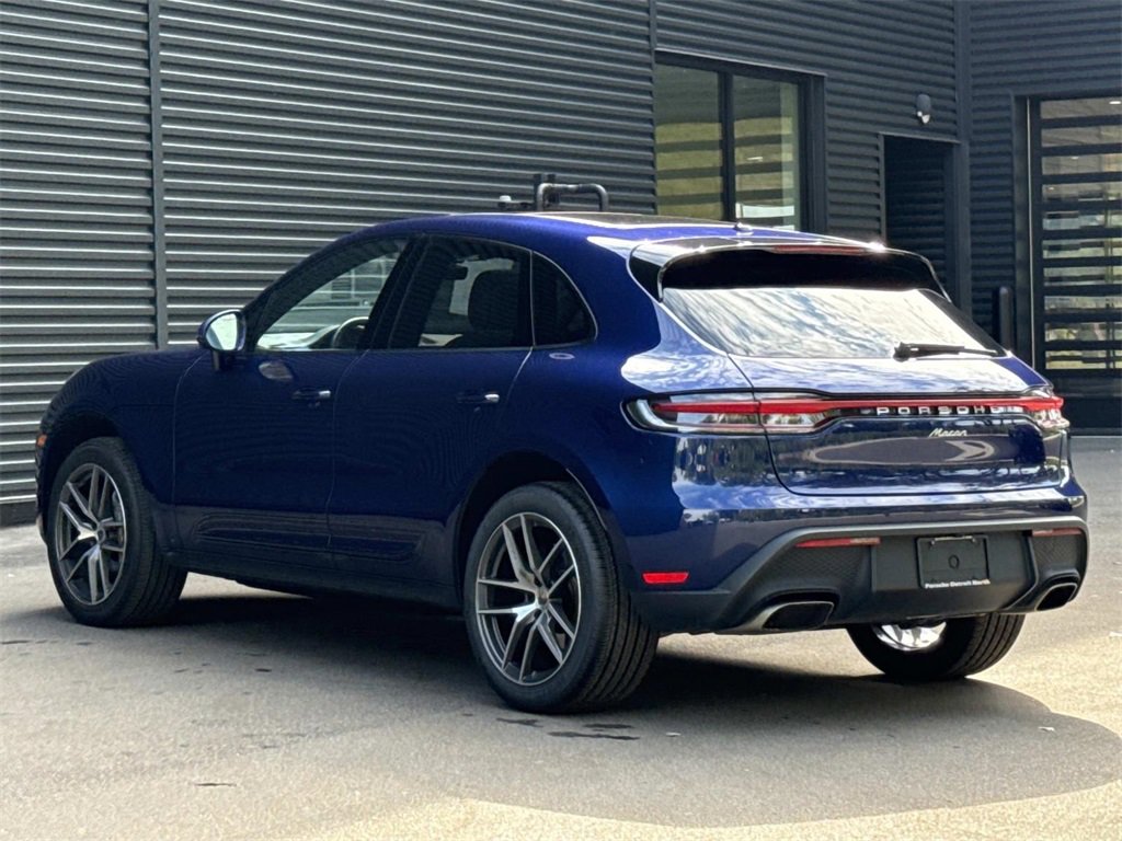 2023 Porsche Macan T photo 3