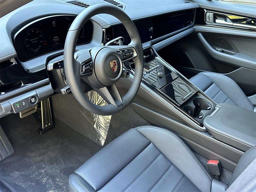 2025 Porsche Panamera Turbo photo 4