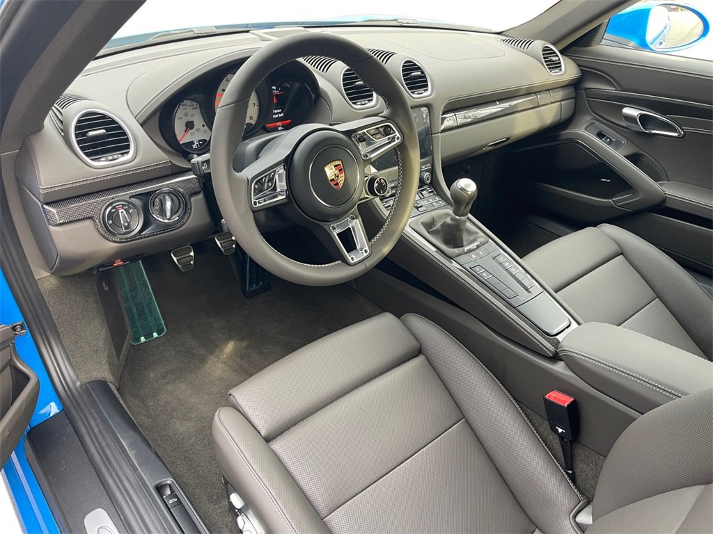 2025 Porsche Cayman S photo 4
