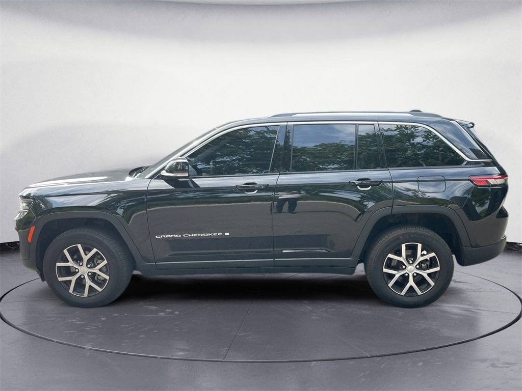Used 2024 Jeep Grand Cherokee Limited with VIN 1C4RJHBG5RC704381 for sale in Shelby Township, MI