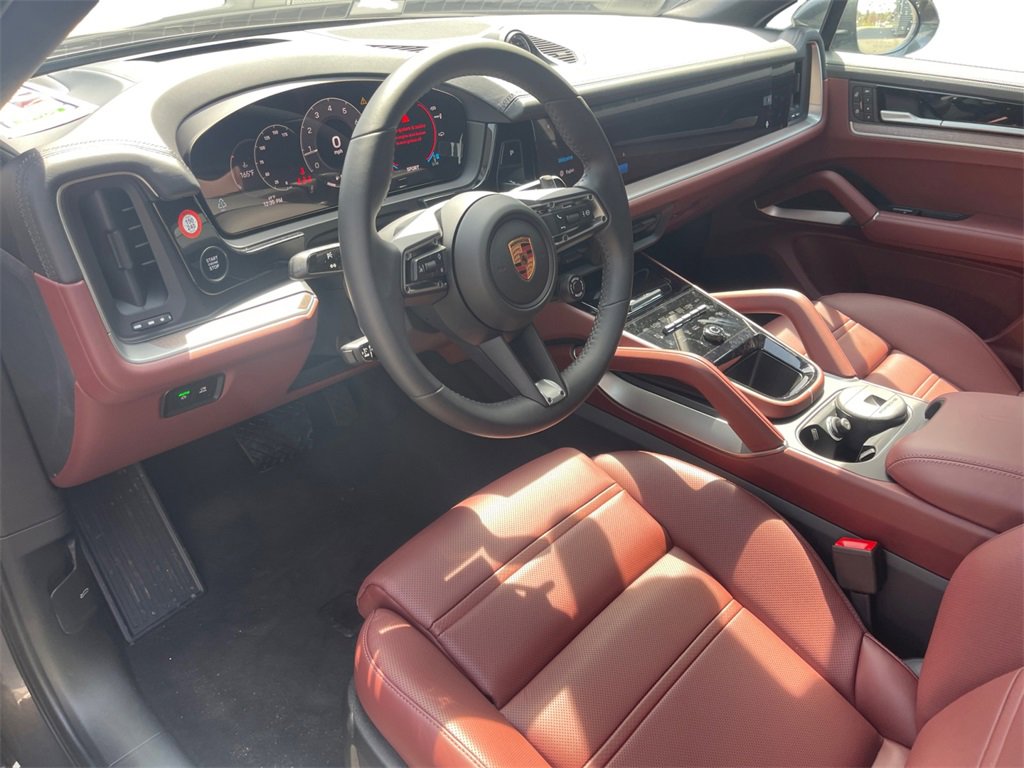 2025 Porsche Cayenne Coupe photo 4
