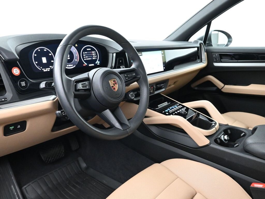 2025 Porsche Cayenne photo 4