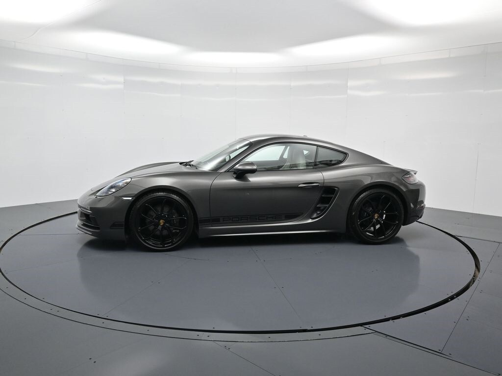 2024 Porsche Cayman photo 2