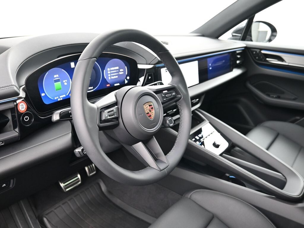 2025 Porsche Macan Electric photo 4