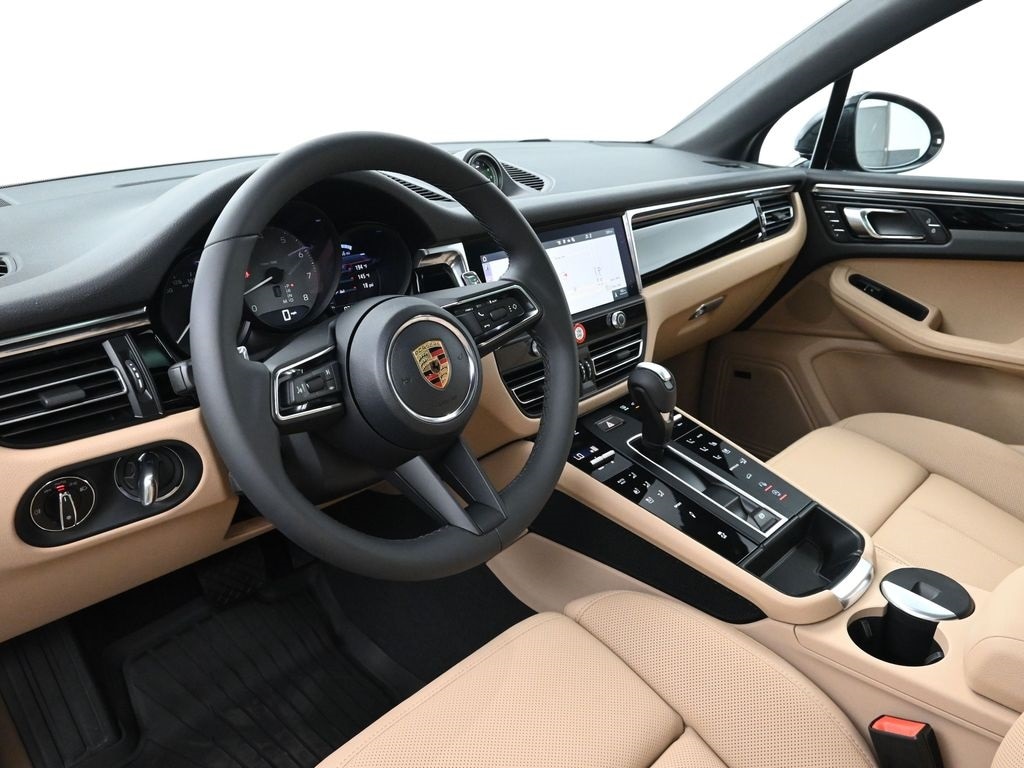 2025 Porsche Macan S photo 4