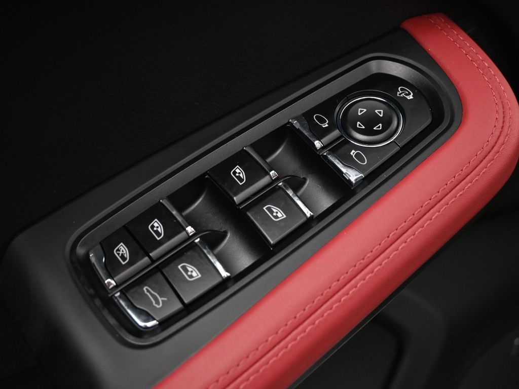 2026 Porsche Macan Base - Photo 19