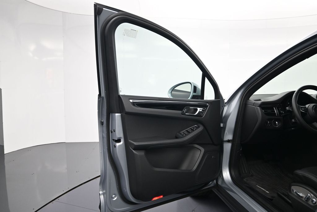 2025 Porsche Macan Base - Photo 16