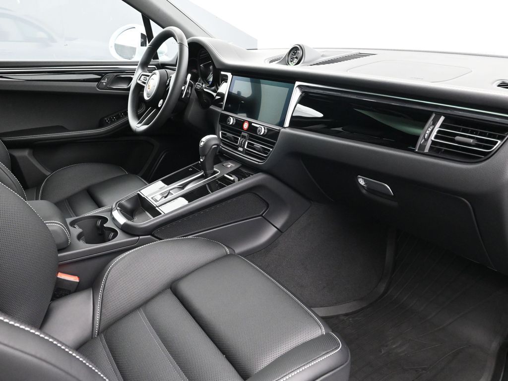 2026 Porsche Macan S - Photo 14